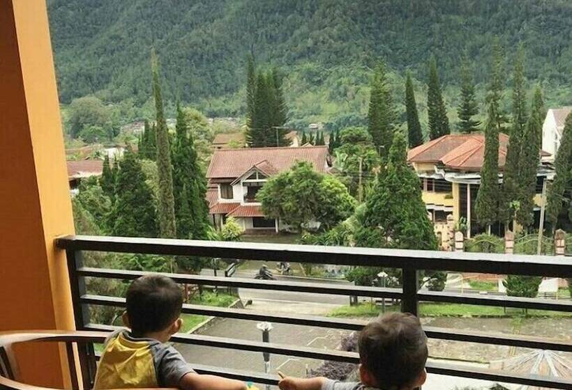 בית מלון כפרי Grand Bintang Tawangmangu