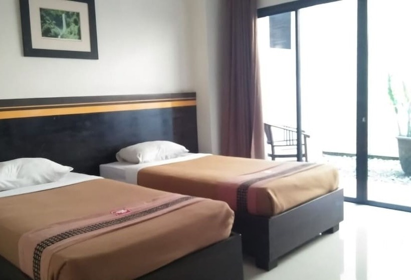 בית מלון כפרי Grand Bintang Tawangmangu