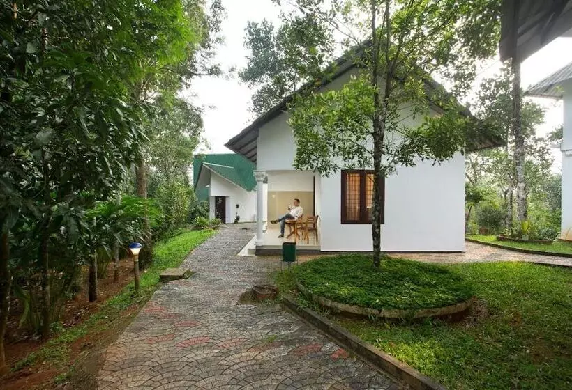 Hotelli Misty Lake Resort