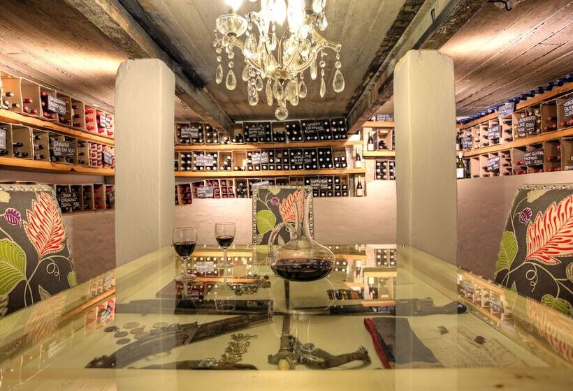 בית מלון כפרי The Cavern