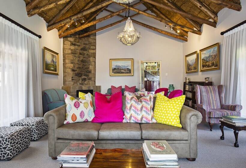 בית מלון כפרי The Cavern