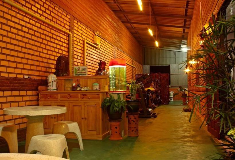 Пансион Phumthadarommanee Resort