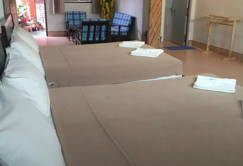 Majatalo Phumthadarommanee Resort