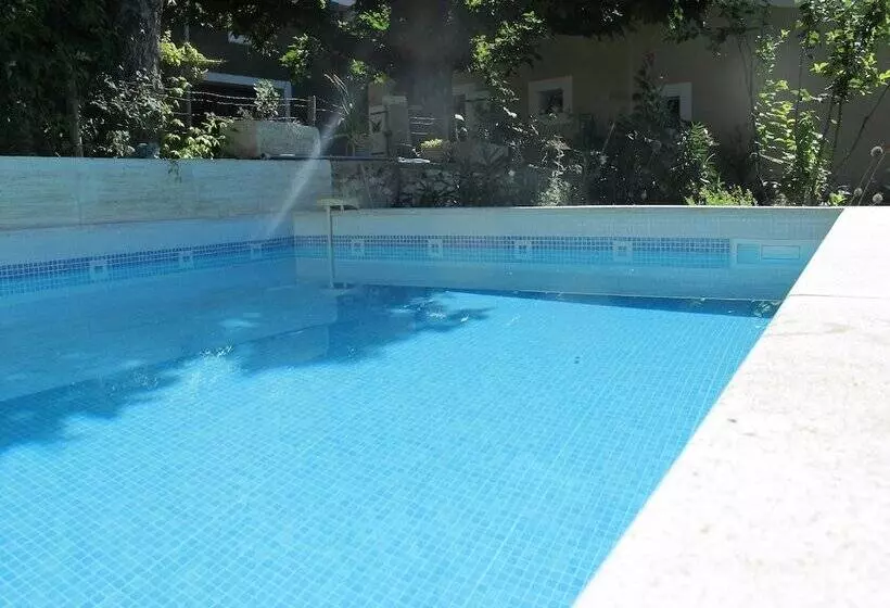 Aamiaismajoitus (B&B) Loucardalines