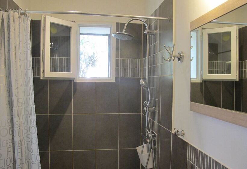 مبيت وإفطار Loucardalines