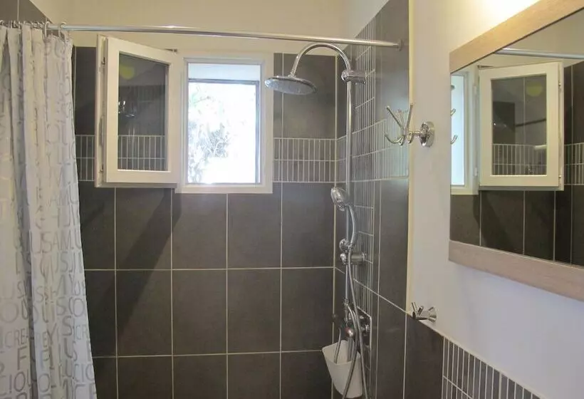 Aamiaismajoitus (B&B) Loucardalines