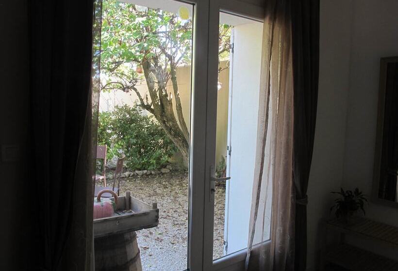 مبيت وإفطار Loucardalines