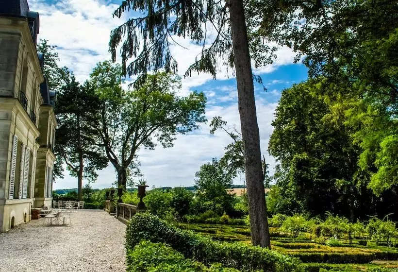 Aamiaismajoitus (B&B) Château De Picheny