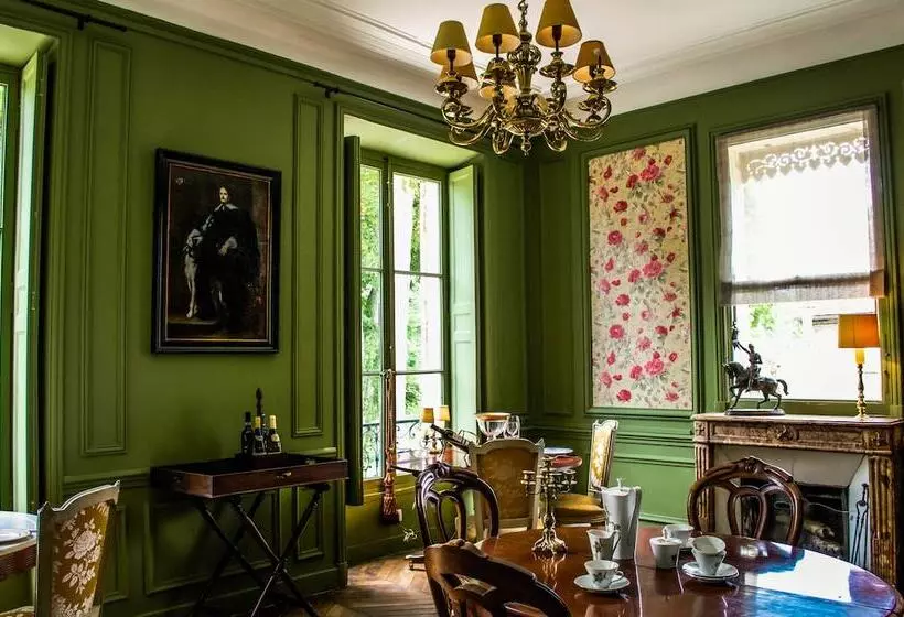 Aamiaismajoitus (B&B) Château De Picheny