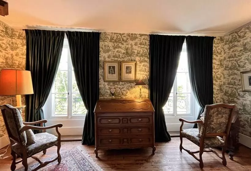 Aamiaismajoitus (B&B) Château De Picheny