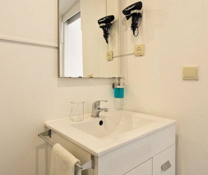 هتل Home @ Porto Clerigos Apartment