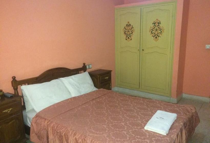 호텔 Hôtel Restaurant Mabrouka