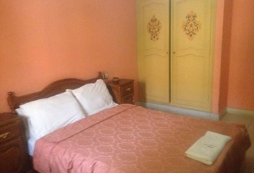 호텔 Hôtel Restaurant Mabrouka