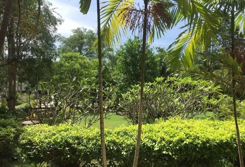 Hotelli Mountain Beach Resort