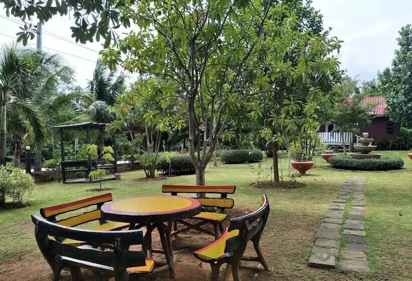 Hotelli Mountain Beach Resort