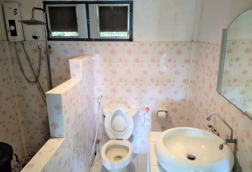 Hotelli Mountain Beach Resort