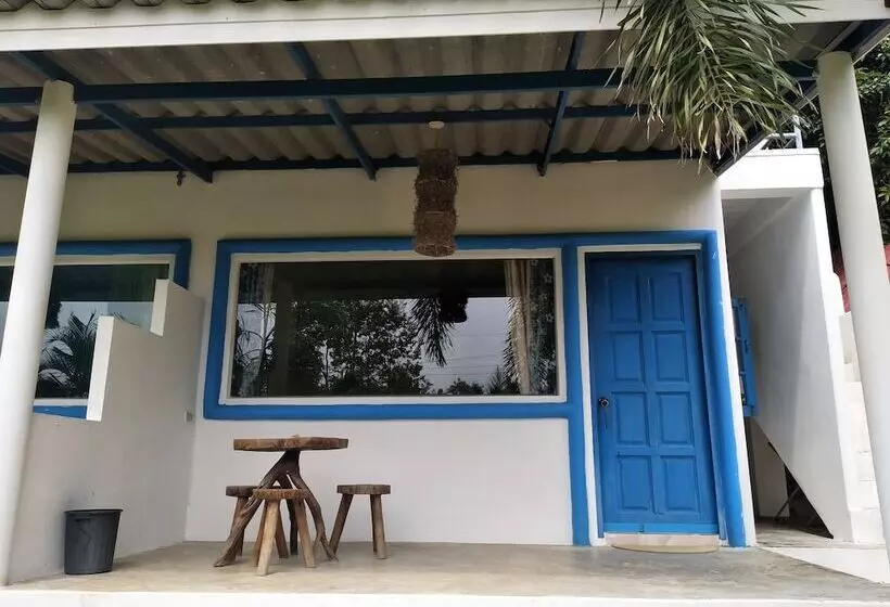 Hotelli Mountain Beach Resort