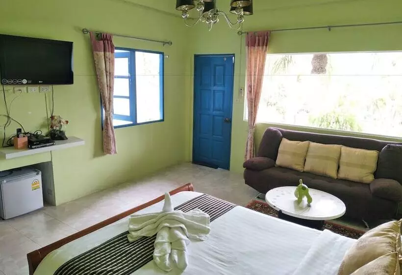 Hotelli Mountain Beach Resort