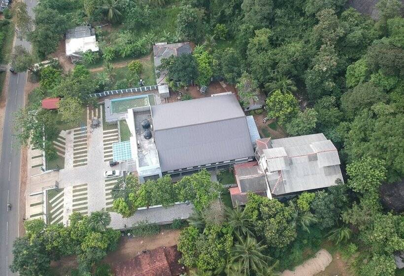 Hotel Nethmini Regency