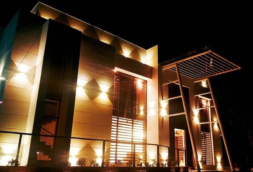 Hotel Nethmini Regency