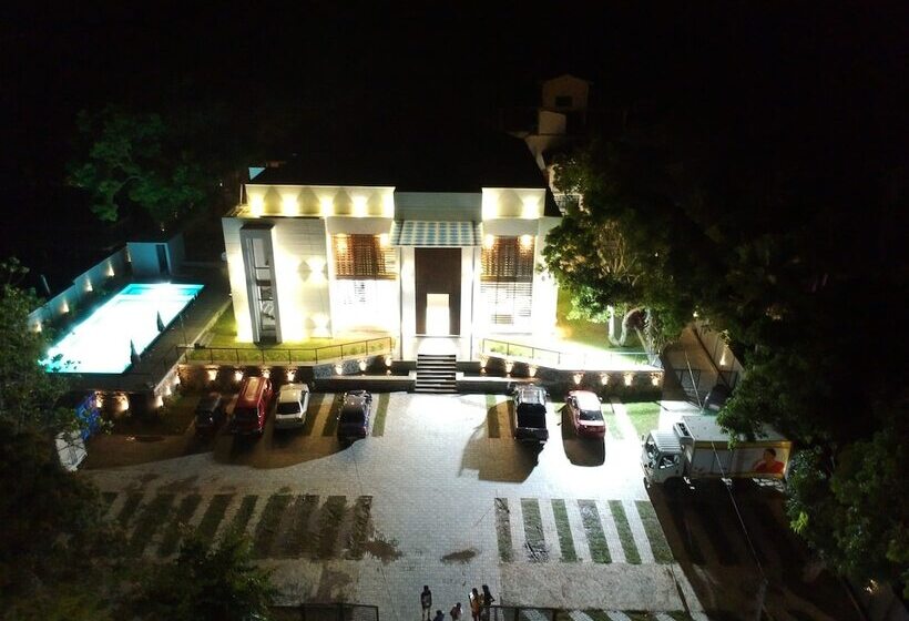 Hotel Nethmini Regency