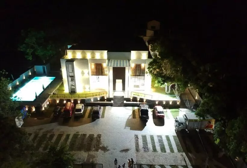 ホテル Nethmini Regency