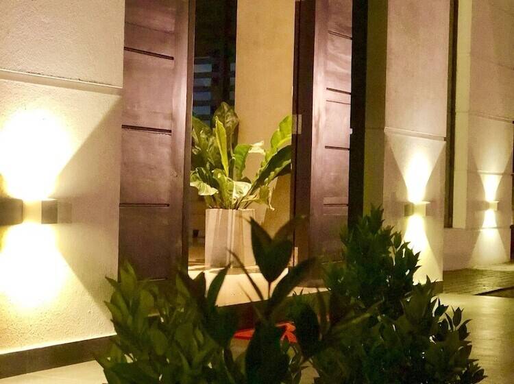 Hotel Nethmini Regency