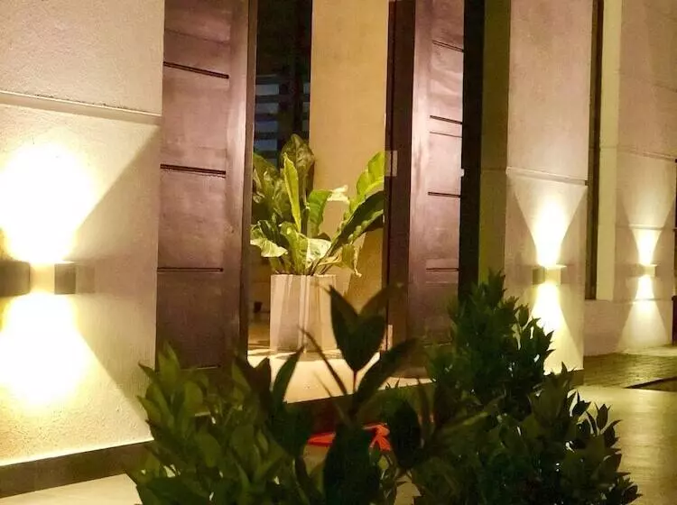 ホテル Nethmini Regency