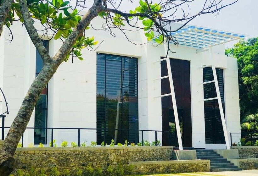 Hotel Nethmini Regency