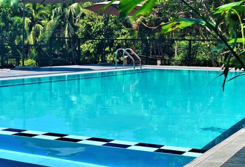 Hotel Nethmini Regency