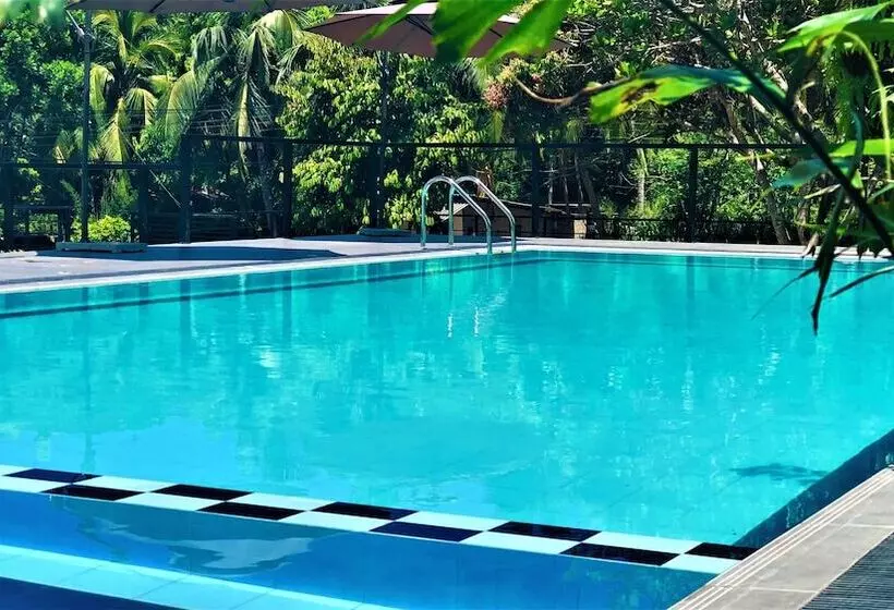 ホテル Nethmini Regency