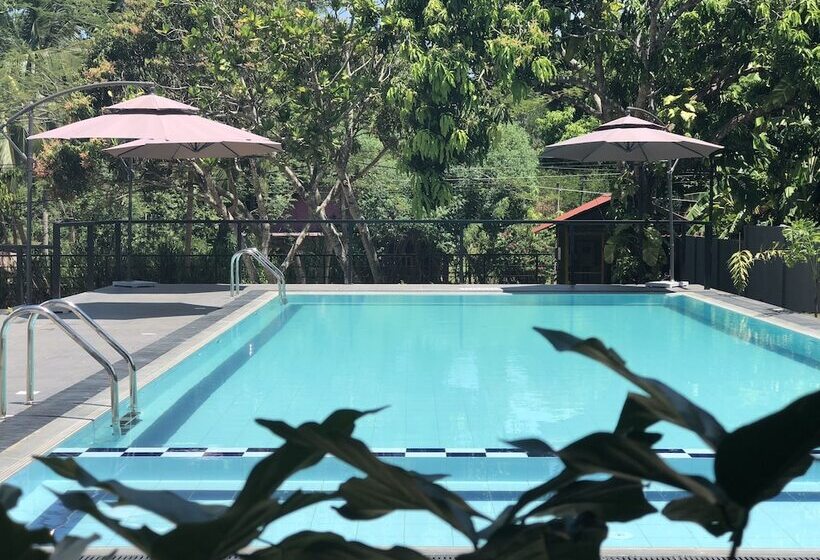 Hotel Nethmini Regency