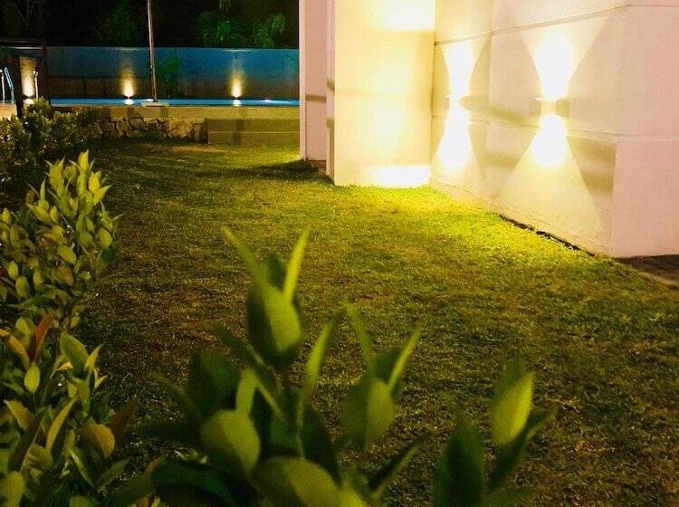 Hotel Nethmini Regency