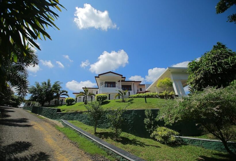 בית מלון כפרי Owinrich Resort