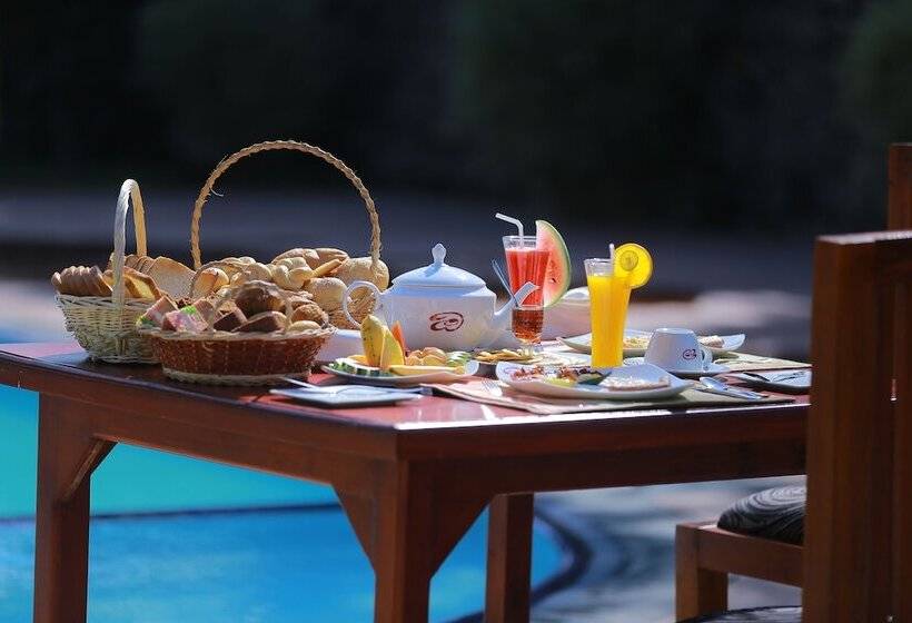 בית מלון כפרי Owinrich Resort