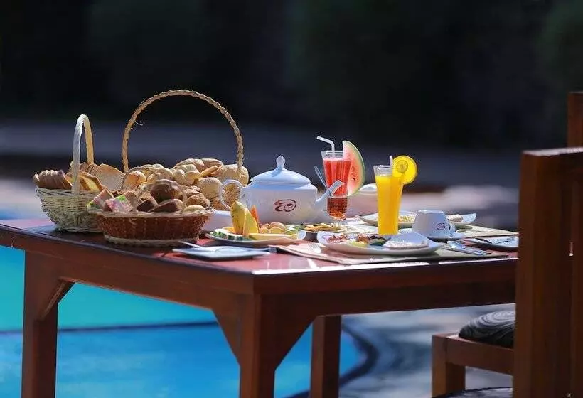 Hotelli Owinrich Resort