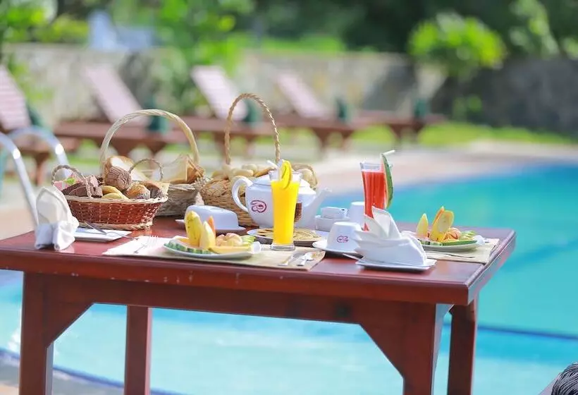 Hotelli Owinrich Resort