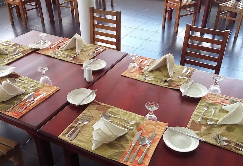 בית מלון כפרי Owinrich Resort