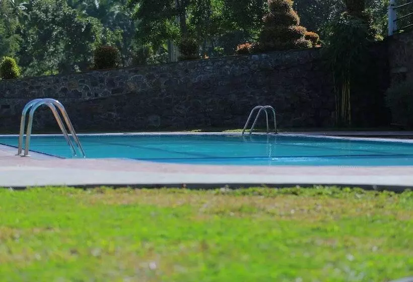 Hotelli Owinrich Resort