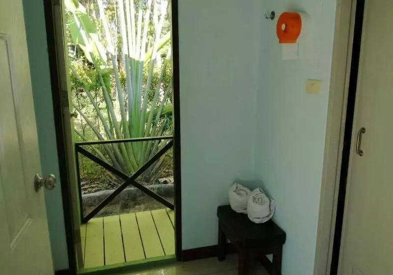 Hotelli Pruksa Riverside Resort