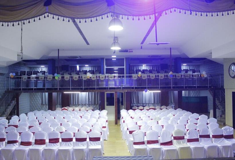 בית מלון כפרי Regant Lake Palace