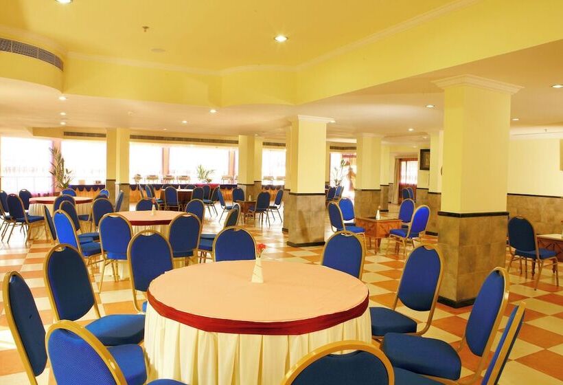 בית מלון כפרי Regant Lake Palace