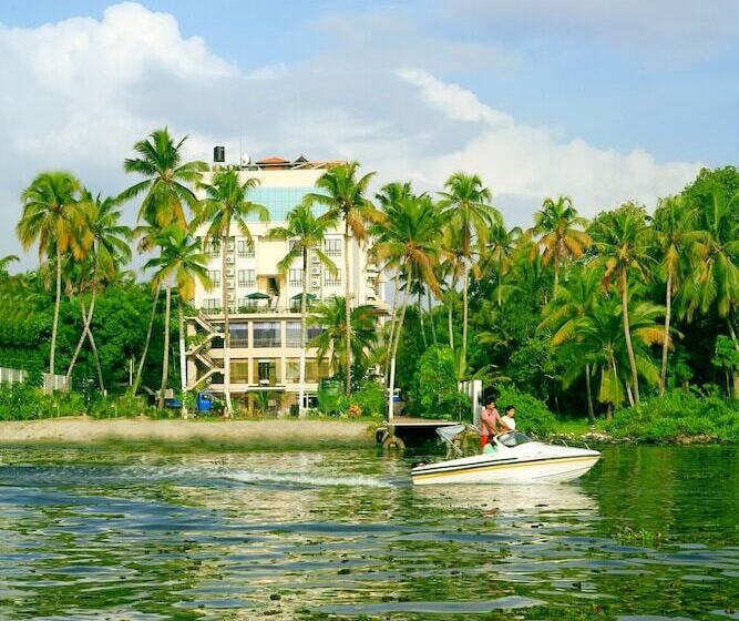 בית מלון כפרי Regant Lake Palace