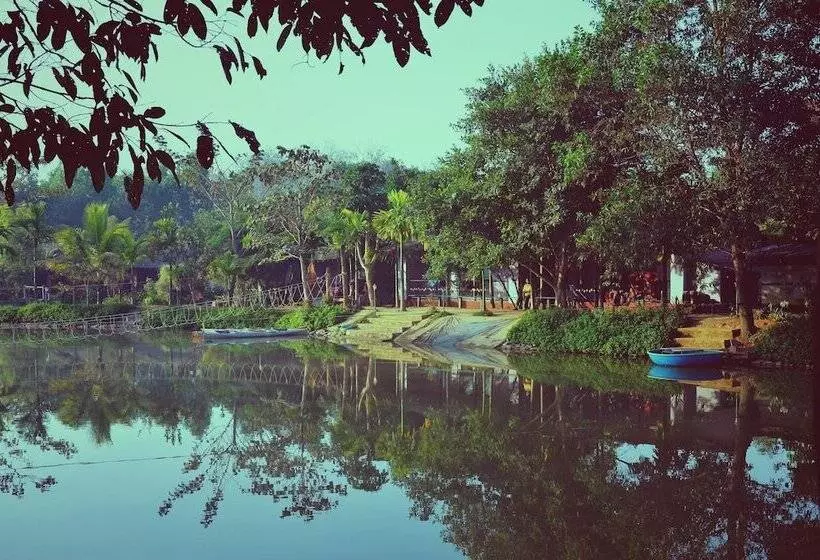 Hotelli Regenta Resort Century