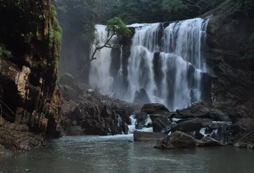 Hotelli Regenta Resort Century