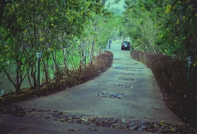 Hotelli Regenta Resort Century