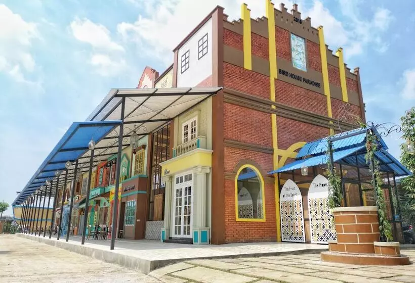 Hotel River Walk Urban Camping House