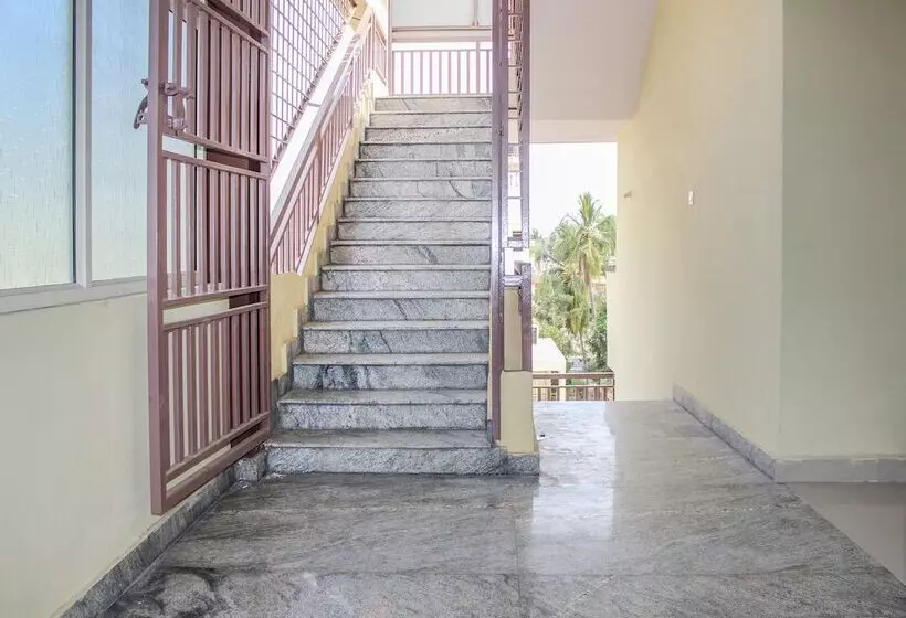 Hotelli Sri Guru Residency By Oyo Rooms