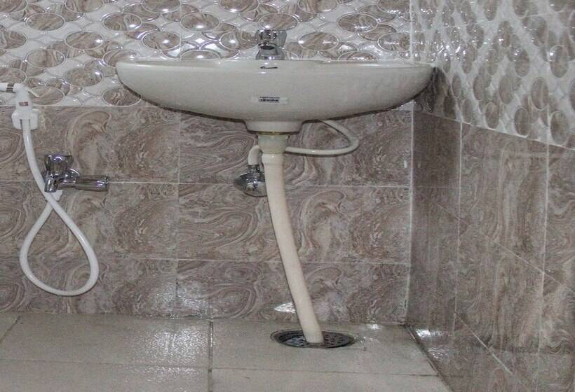 酒店 Sri Guru Residency By Oyo Rooms