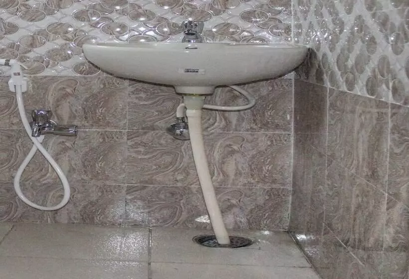 Hotelli Sri Guru Residency By Oyo Rooms